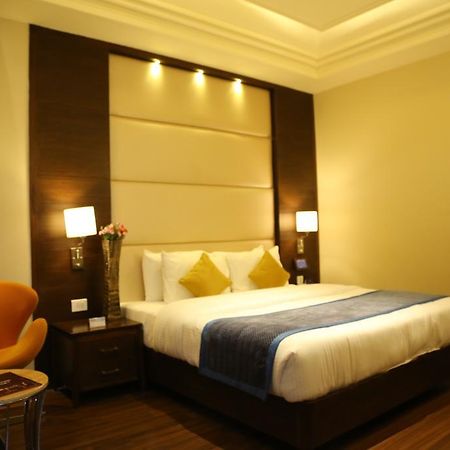 Oyo Premium Panchkula Sector 5 Hotel Eksteriør billede